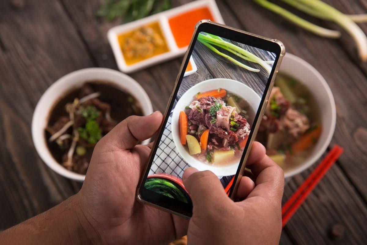phone taking food photo